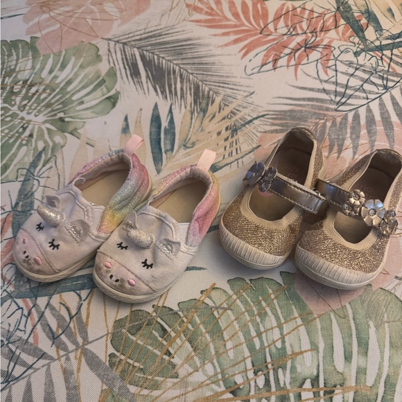 Girls’ Shoes Lot - unicorn canvas Casual shoes and gold glitter stride rite shoe - Picture 1 of 7